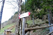 Al Monte Campo e Laghetto di Pietra Quadra da Capovalle-Caprini il 6 aprile 2017 - FOTOGALLERY